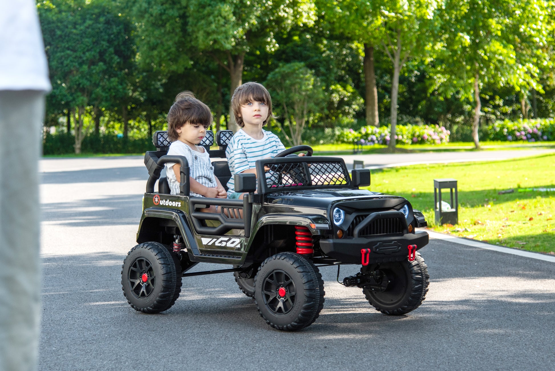 Black,24V 2 Seater Ride On Truck Car, 4Wd Motors, With 2.4G Remote Control,Metal Suspension,Soft Start,Music, Led Light,Outdoor Off Road Electric Car,Toys Gifts Black 100 149 Lbs Iron Plastic Iron