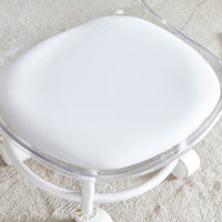 The Small And Cute White Chair With Silky Pulleys Can Move Freely, Which Is Suitable For Use In Various Scenes, And Is A Good Choice For Fashion Style. White Pet