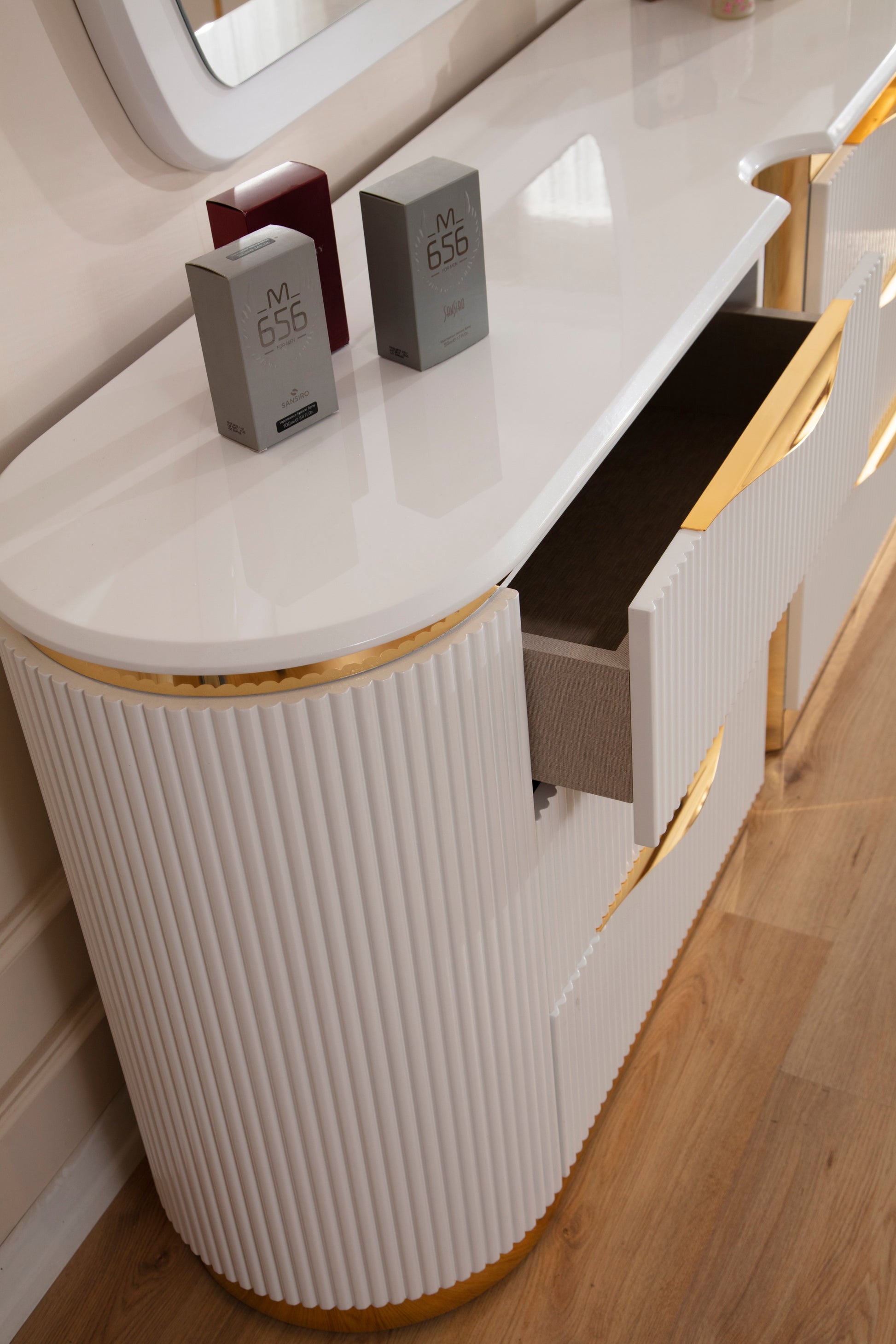 Laura Gold Detailed 6 Drawer Dresser Made With Wood In White White Drawer 5 Drawers & Above Bedroom Dovetail Joints Contemporary,Modern White Solid Wood Mdf Wood
