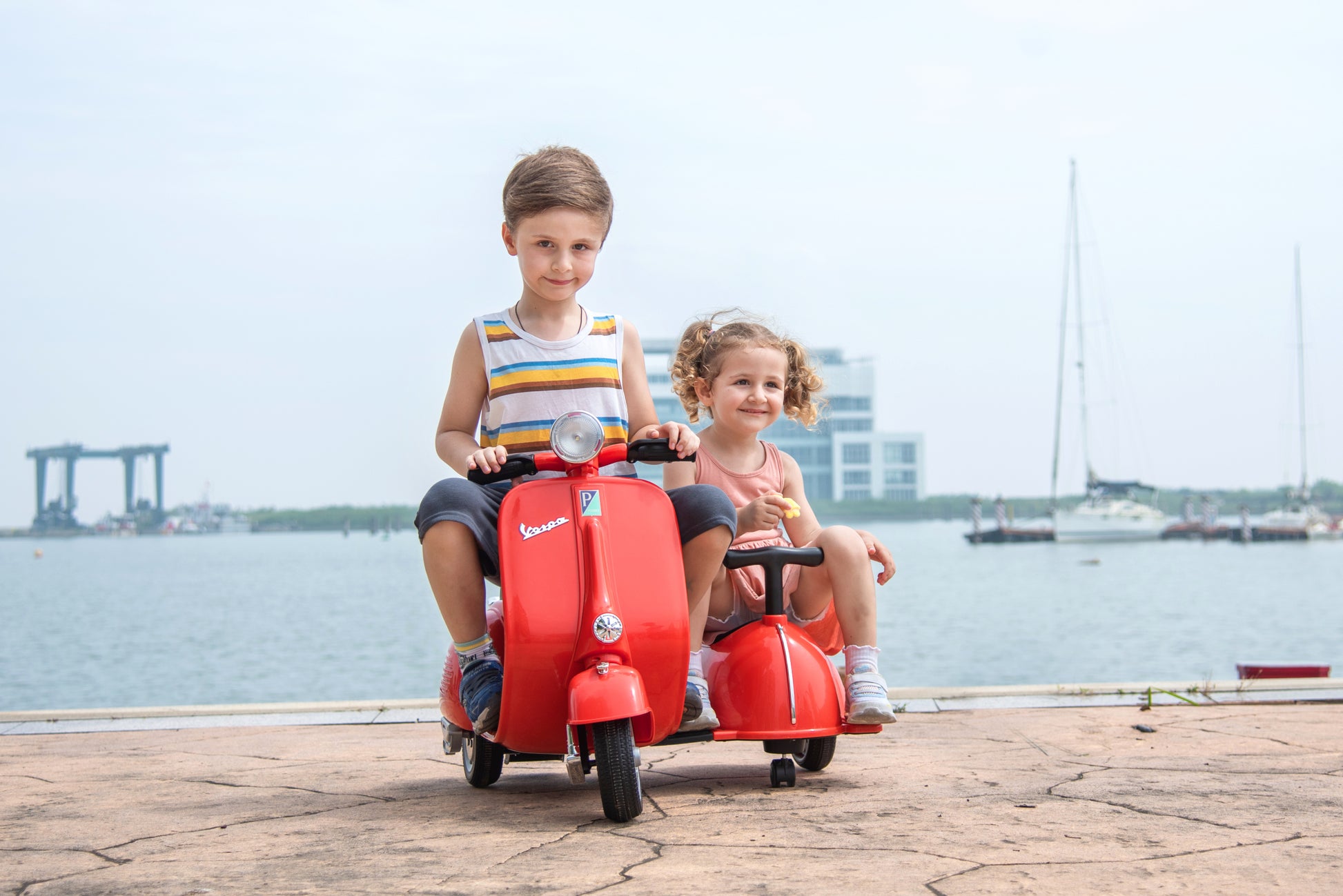 6V Licensed Vespa Scooter Motorcycle With Side Car For Kids, Red Red Chrome