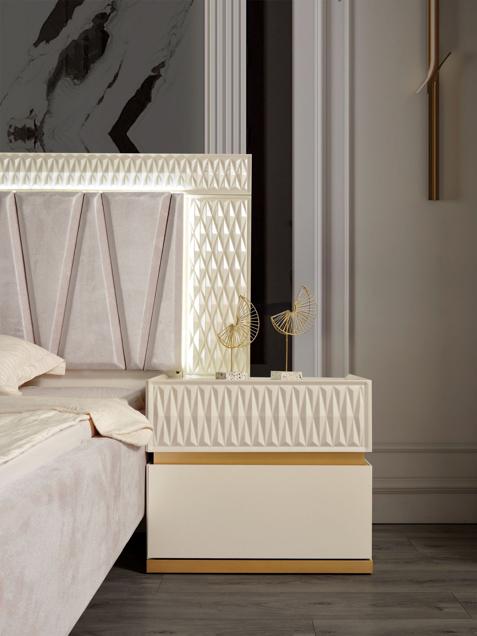 Delfano Modern Style 5 Pc Queen Bedroom Set Made With Wood In Beige Box Spring Not Required Queen Beige Wood 5 Piece Set Bedroom Bed Included,Chest Included,Dresser Included,Mirror Included,Nightstand Included Contemporary,Modern Solid Wood Mdf Velvet