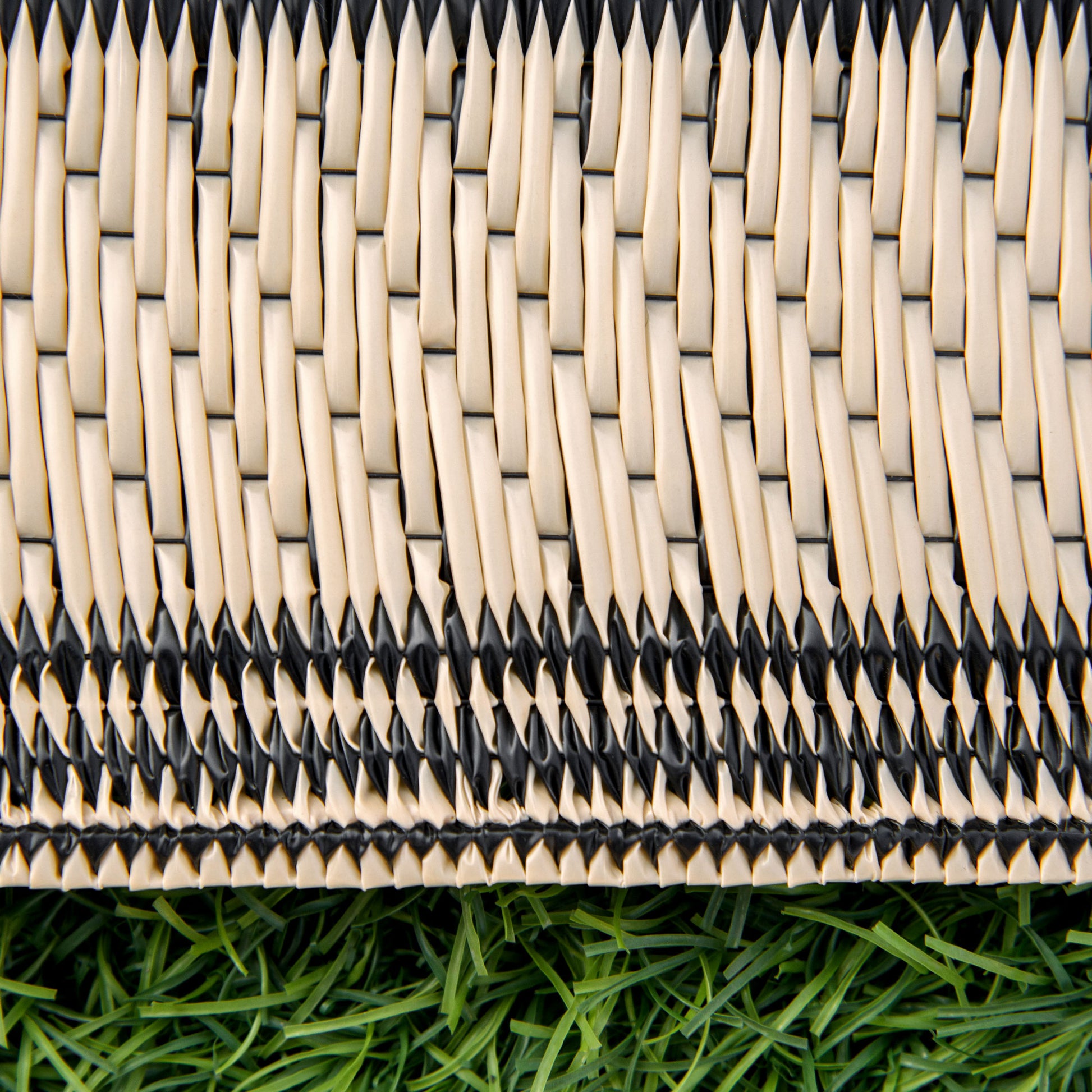 Outsunny Reversible Outdoor Rug, 9' X 18' Waterproof Plastic Straw Floor Mat, Portable Rv Camping Carpet, Large Floor Mat For Backyard, Deck, Picnic, Beach, Black & Beige Black Plastic