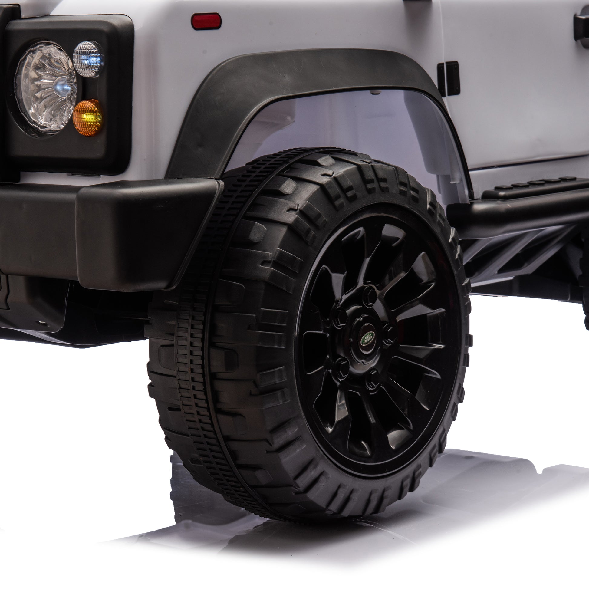 Licensed 2015 Land Rover Defender 90,24V Kids Ride On Xxl Car W Parents Control,2Wd,Four Wheel Suspension,Bluetooth,Mp3,Music,Power Display,Led Lights,Speeds 1.86 3.11Mph For Kids 3 7. White Polypropylene