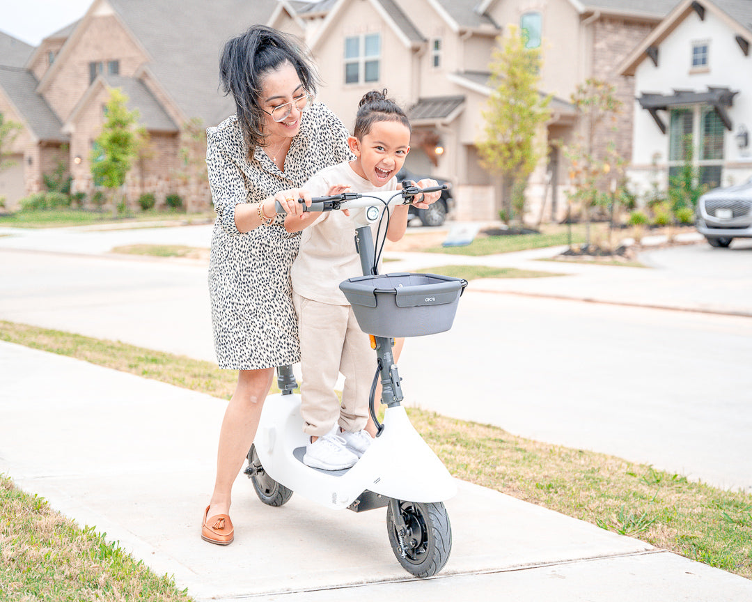 Electric Scooter With Foldable Seat W 35 Miles Operating Range & 15.5Mph Max Speed White White Aluminum