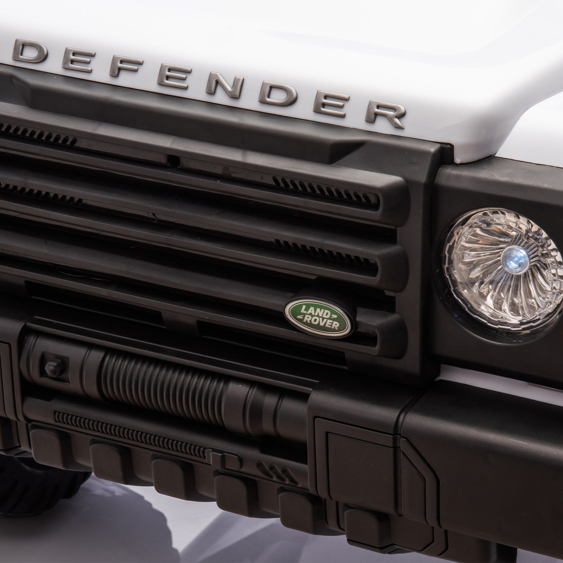 Licensed 2015 Land Rover Defender 90,24V Kids Ride On Xxl Car W Parents Control,2Wd,Four Wheel Suspension,Bluetooth,Mp3,Music,Power Display,Led Lights,Speeds 1.86 3.11Mph For Kids 3 7. White Polypropylene