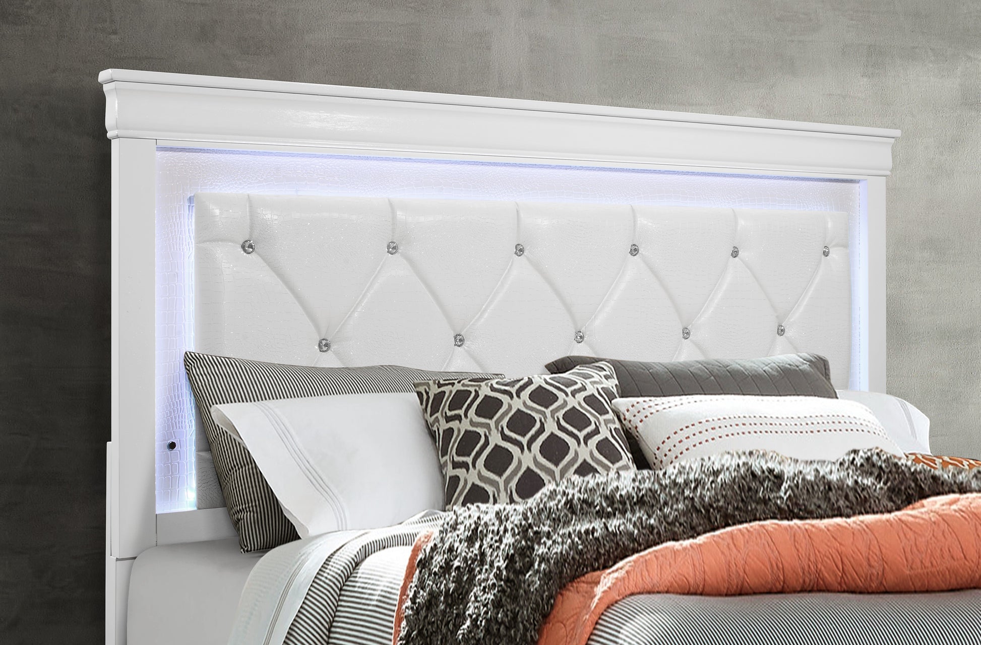 Shaker Crocodile Metallic White Queen Bed With Led White Solid Wood Mdf