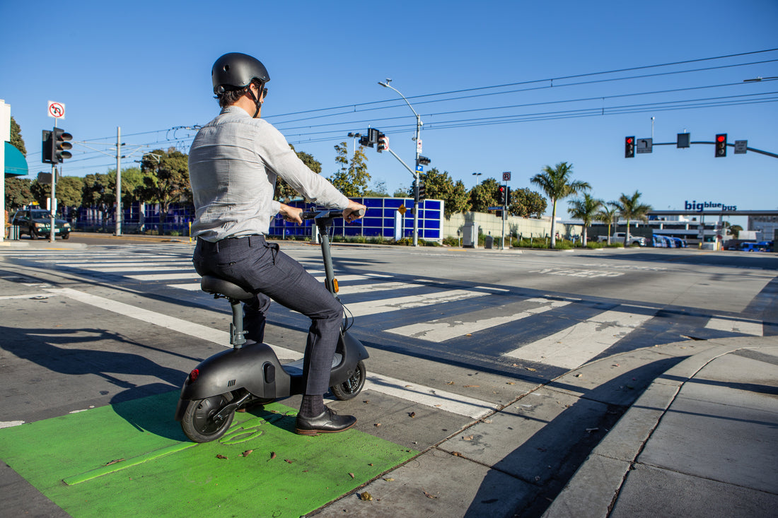 Electric Scooter With Foldable Seat W 35 Miles Operating Range & 15.5Mph Max Speed Black Black Aluminum