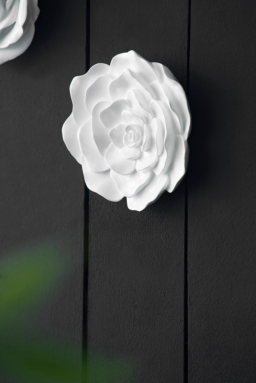 S 2 White Rose Hanging Wall Accents White Resin