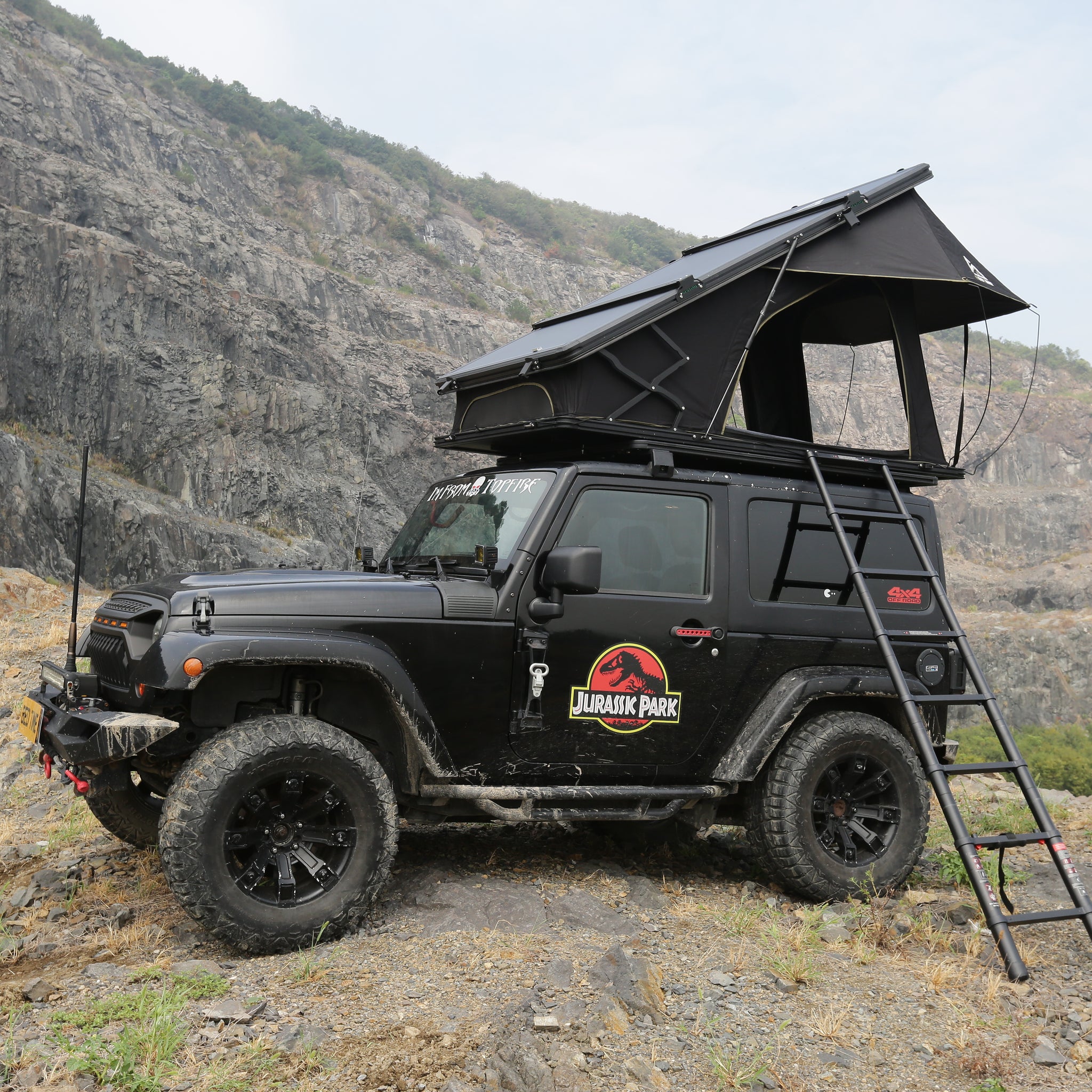 Bedtime Hard Shell Rooftop Tent Honeycomb Aluminum,Hydraulic Support,Three Second Speed Open,Roof Rack,High Sunscreen&Water Resistance Level,Sturdy,Better Ventilation For 2 3 People Car Suv Truck