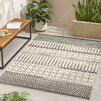 5'3"X7' Rug Black Ivory Polypropylene