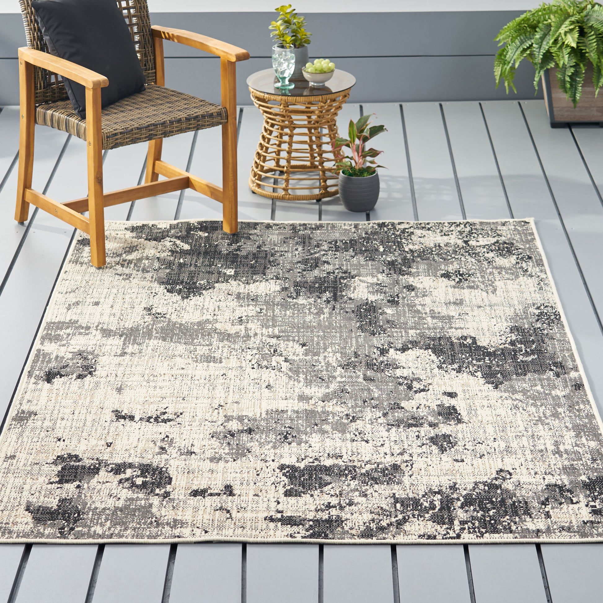 5'3"X7' Rug Black Ivory Polypropylene